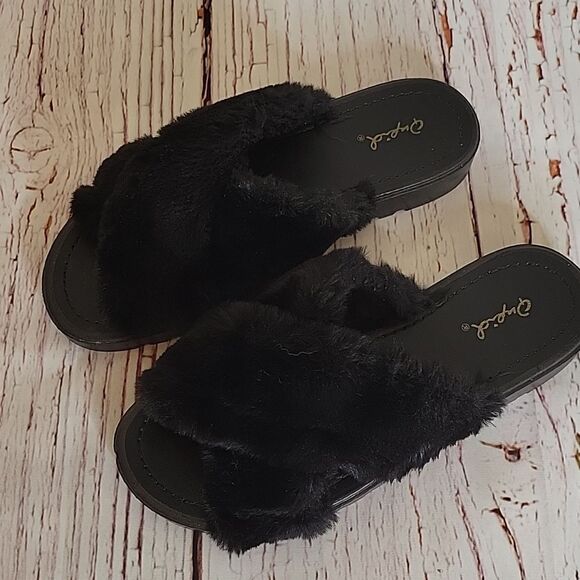 Quipid Black Faux Fur Slides Size 7 - Picture 4 of 6